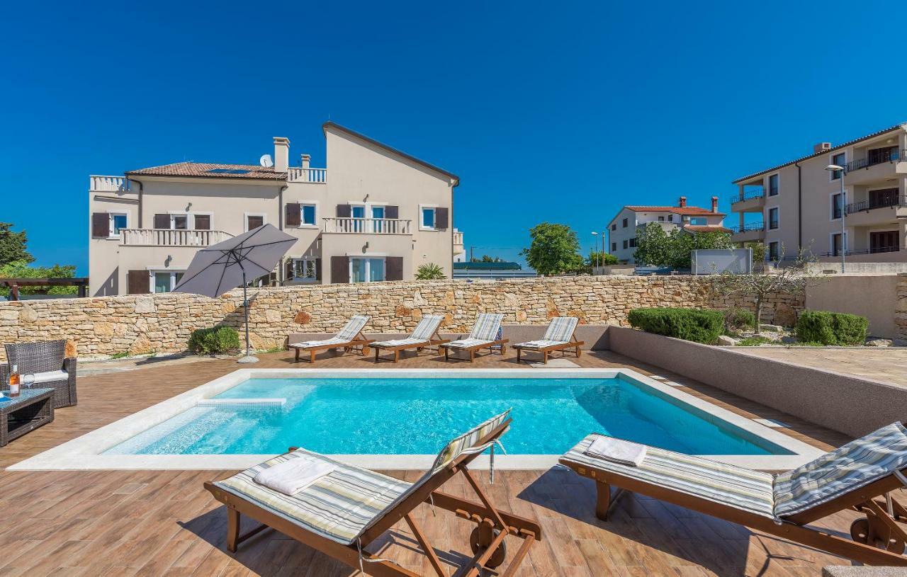 6-Bedroom Villa Chiara With Sea View Premantura Exterior foto